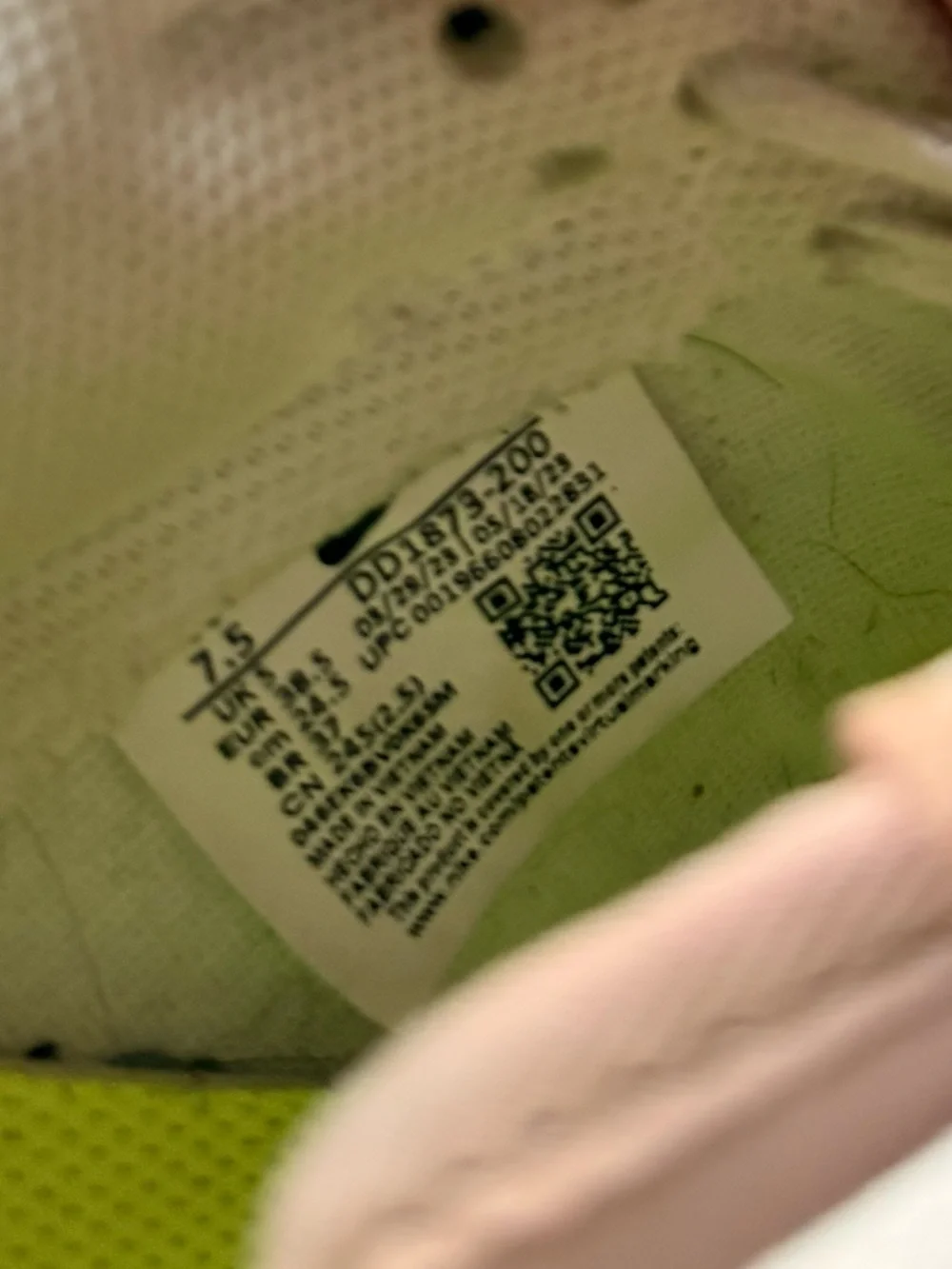 Nike White and Neon Green Running Shoes (Inner Label View) - Picture 6 of 6